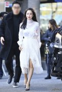韩国第一天然美女金泰熙穿白裙亮相,做旧非常得体优雅