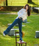 美女傅菁这腿太让女人羡慕了,简单的白衬衫牛仔裤都能穿得清爽大气